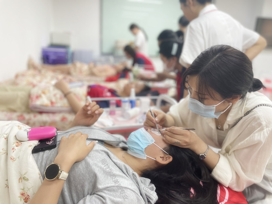 嫁接美睫后如何修補(bǔ)？南寧美睫教學(xué)