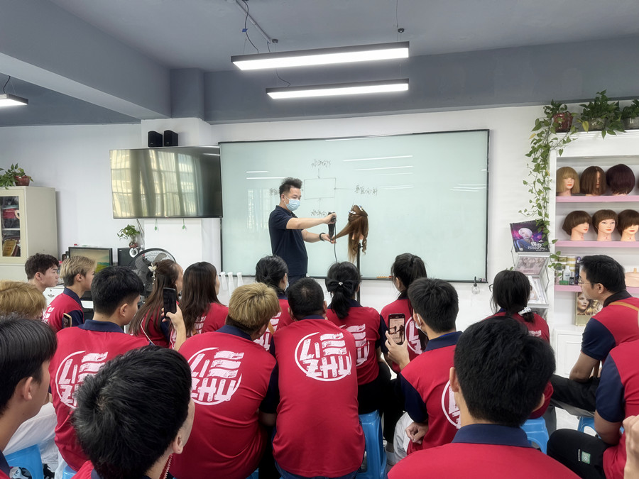 如何正確吹發(fā)護發(fā)，南寧美發(fā)養(yǎng)發(fā)技巧