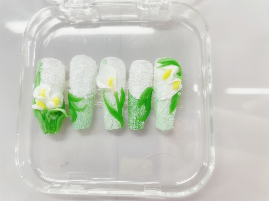 石膏微雕郁金香美甲，0基礎(chǔ)學(xué)美甲作品