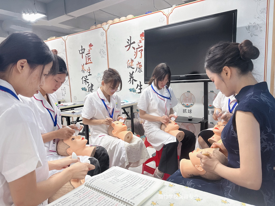 南寧美容健康：為什么推薦女生學(xué)美容？