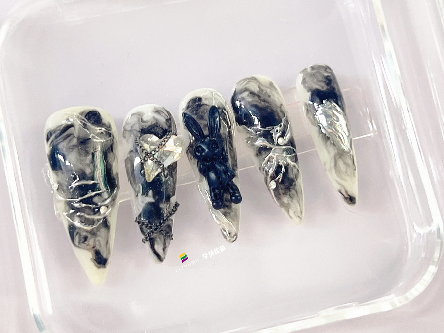 水墨暈染飾品美甲，南寧美甲店學(xué)徒必須款