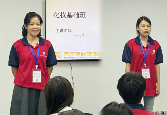 化妝新生自我介紹，廣西化妝課堂日常