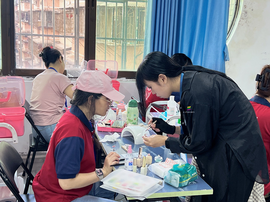 廣西美甲課堂實拍 | 廣西美甲技術訓練