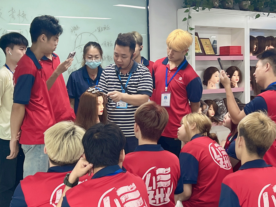 南寧美發(fā)女士精剪班老師手法示范花絮