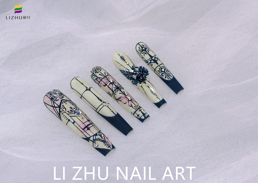 手繪花窗美甲，南寧美甲設計作品賞析