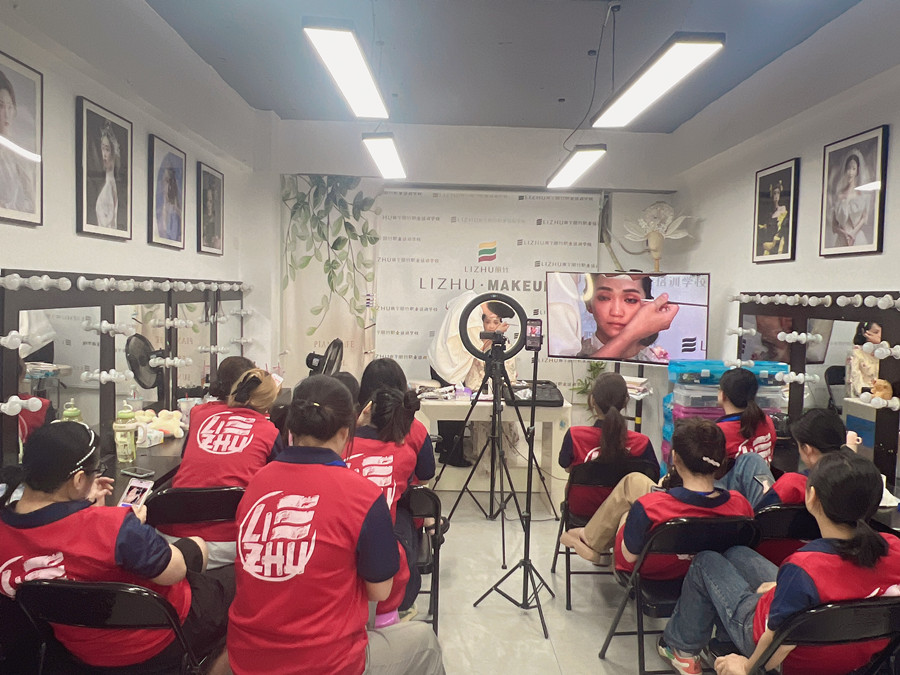 廣西化妝手法示范：法式復(fù)古寫真造型