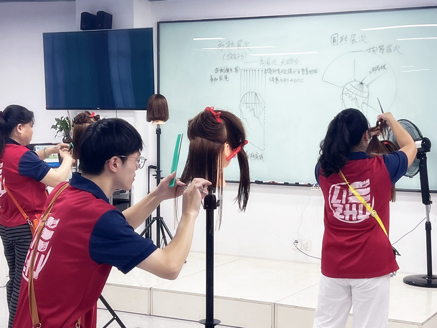 圓形層次修剪是什么？廣西美發(fā)造型學(xué)校為你解答