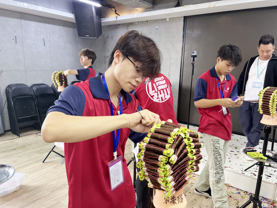 美發(fā)新手如何學(xué)上杠？南寧卷發(fā)培訓(xùn)