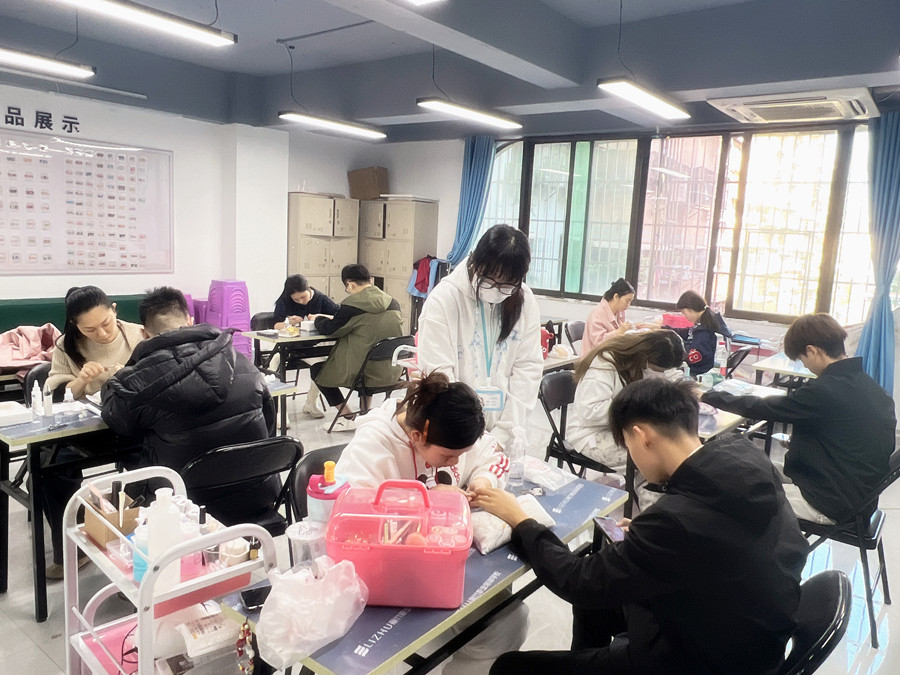 傳統(tǒng)美甲前置處理，南寧美甲專業(yè)教學(xué)講解