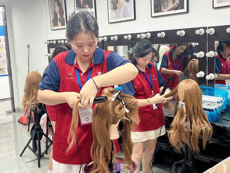 卷發(fā)護(hù)理技巧，廣西燙染技術(shù)學(xué)校課程