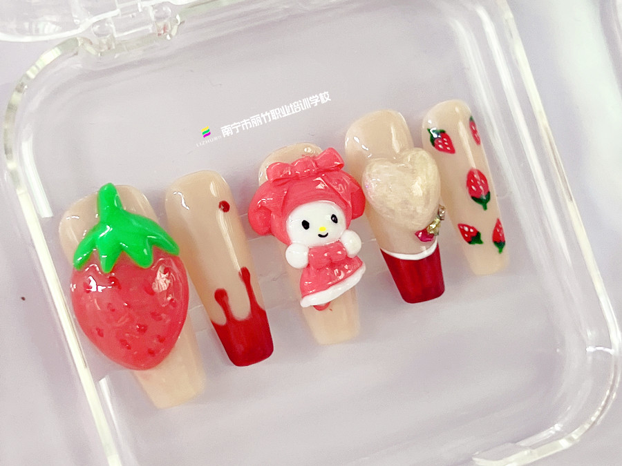 雕花卡通美甲，南寧美甲進(jìn)修培訓(xùn)作品