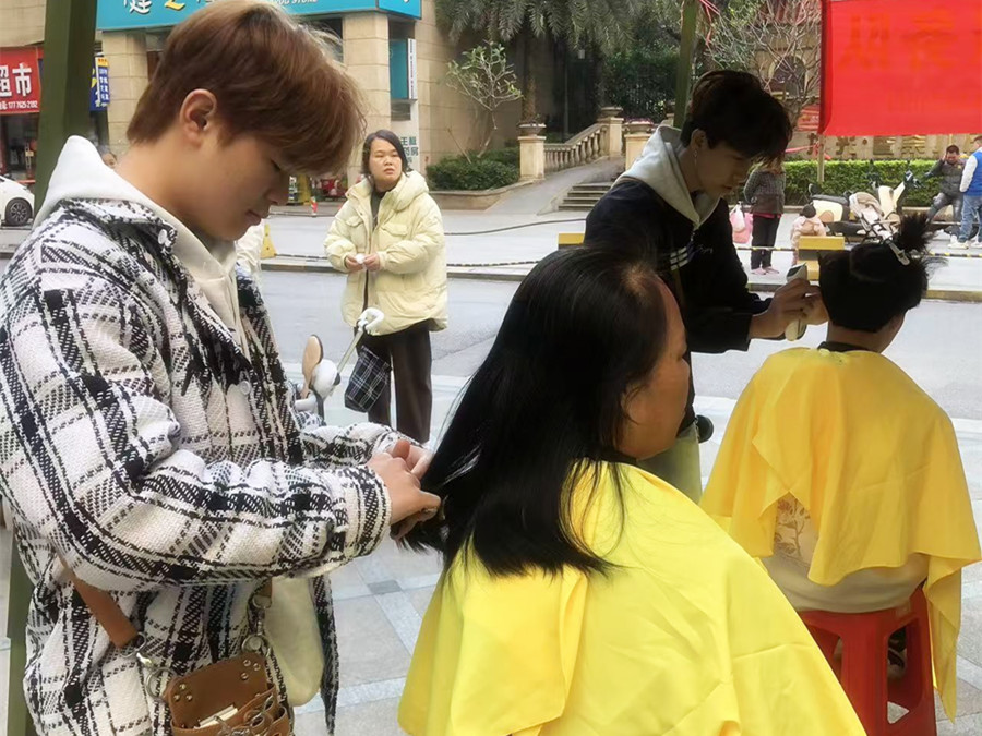 新手剪女士中長發(fā)核心技巧，南寧美發(fā)造型學(xué)校分享