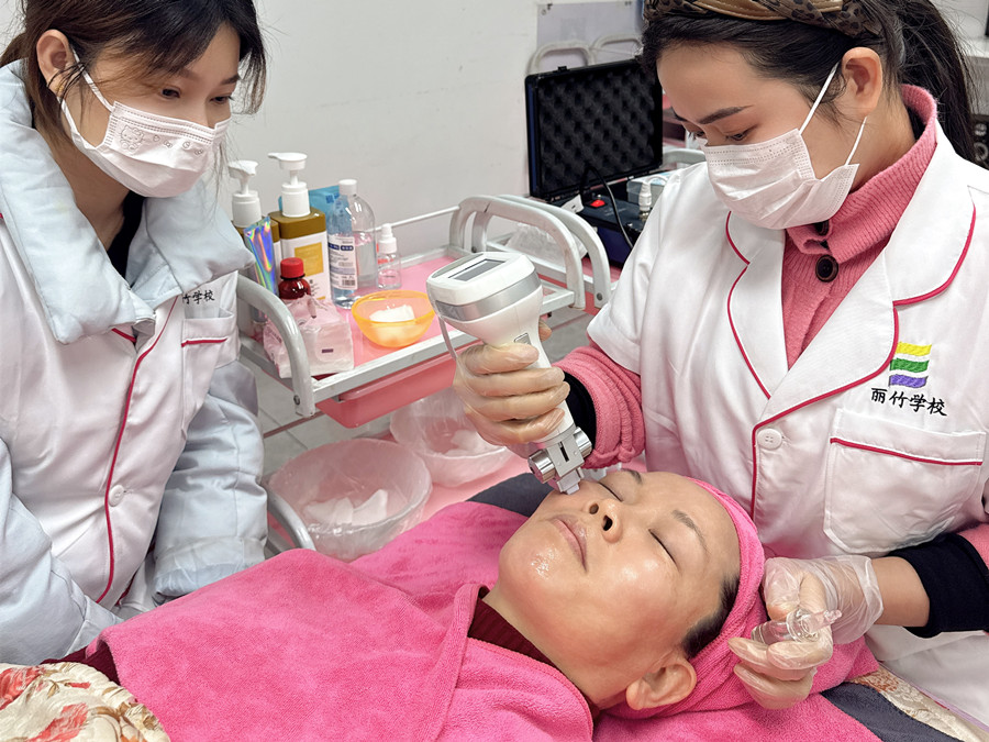 操作水光的步驟關(guān)鍵，南寧皮膚管理培訓(xùn)